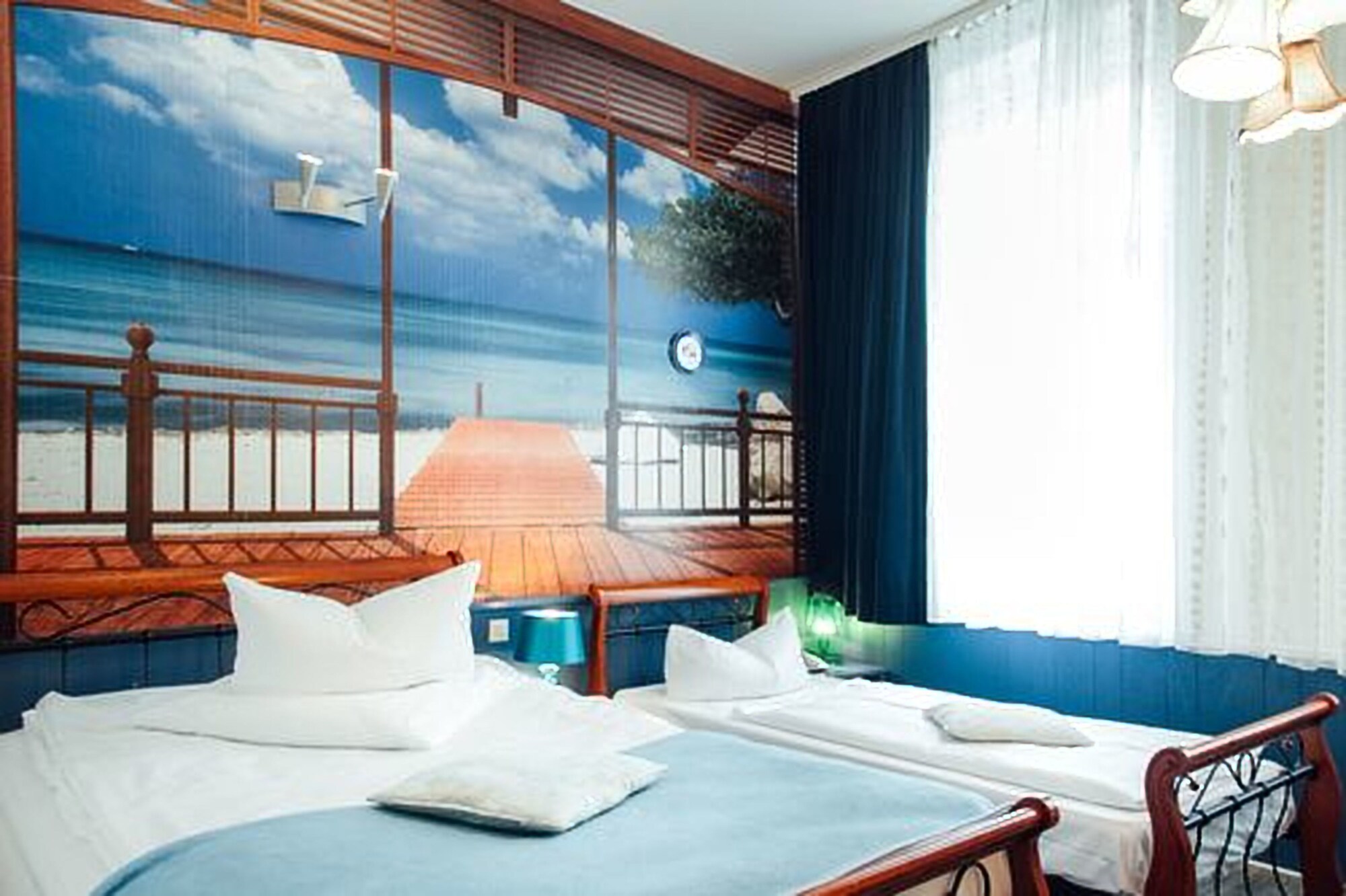 ROOM, TRIPLE