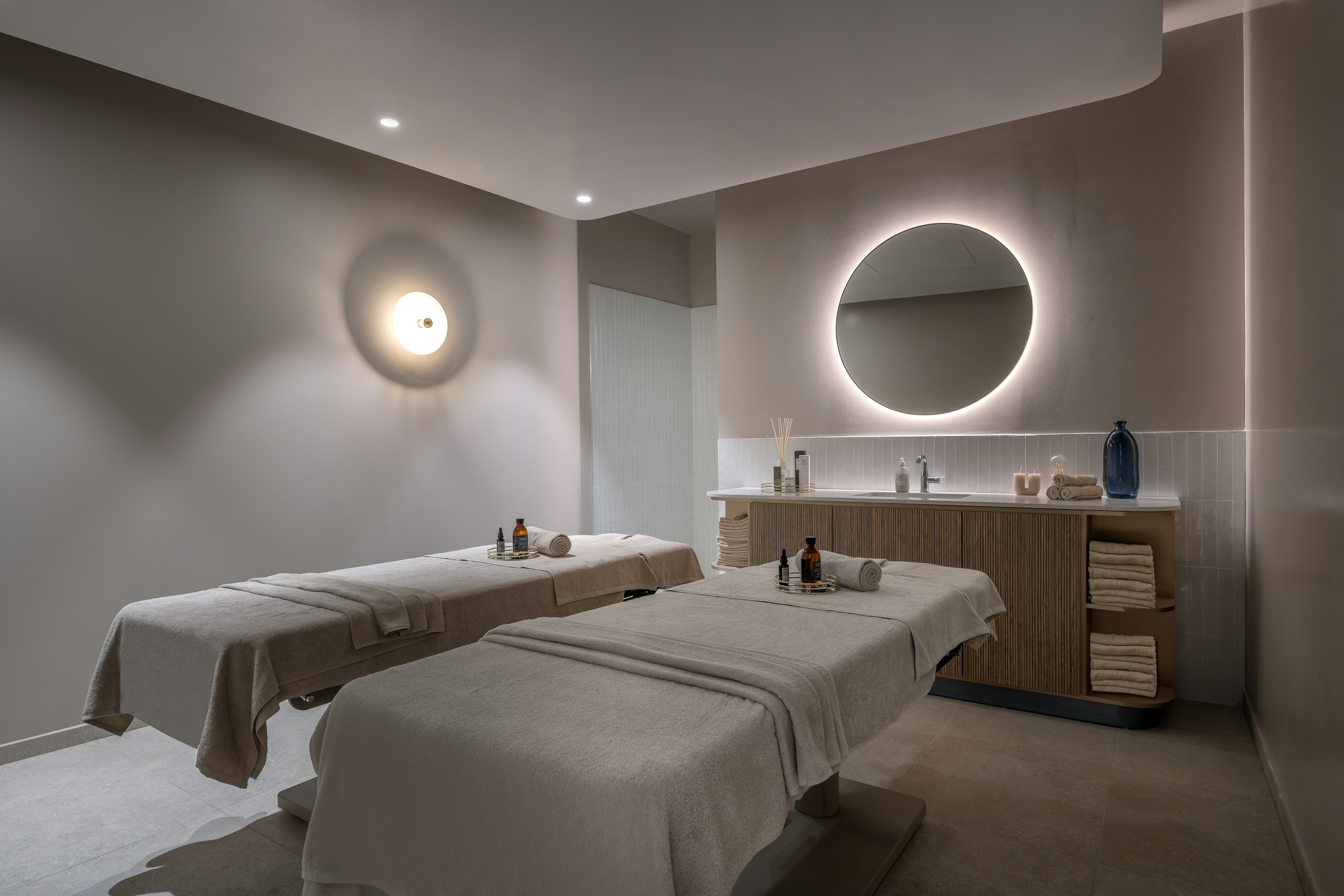 Marina Bay Riviera Hotel, Curio Collection by Hilton 26/54