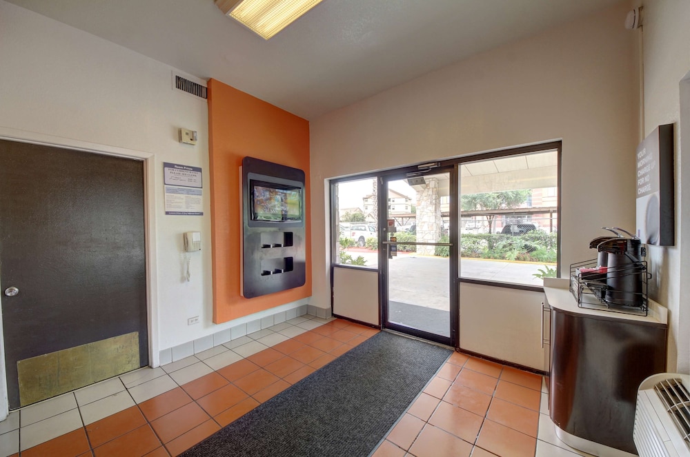 Motel6 San Antonio, TX - Downtown - Market Square 44/44