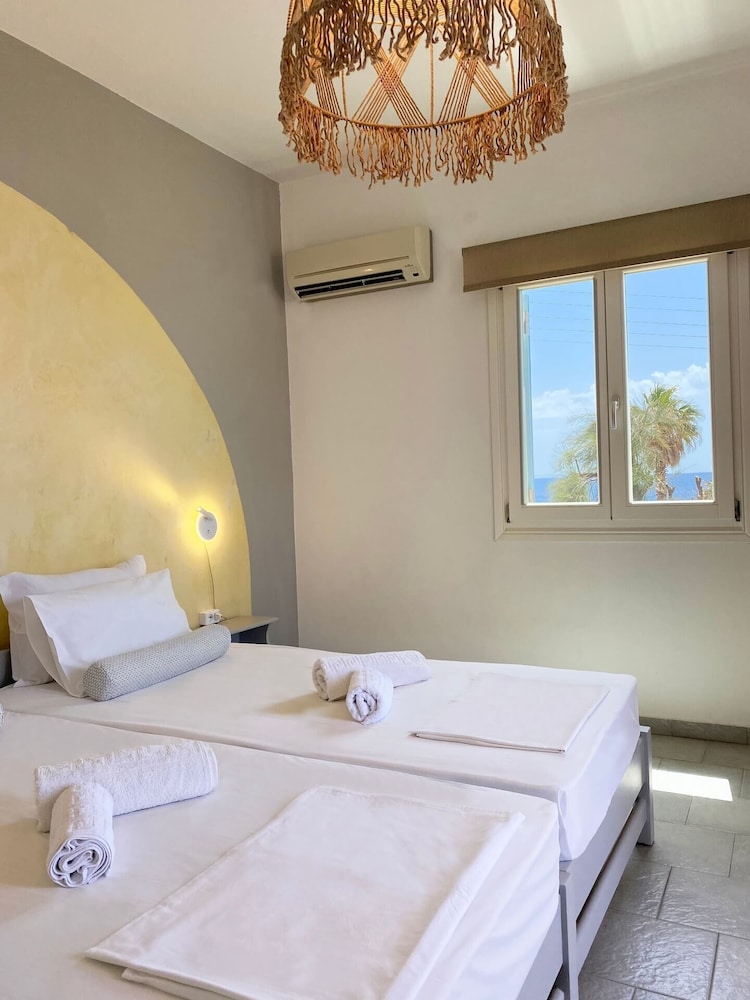 Agnadi Syros Studios & Rooms 5/50