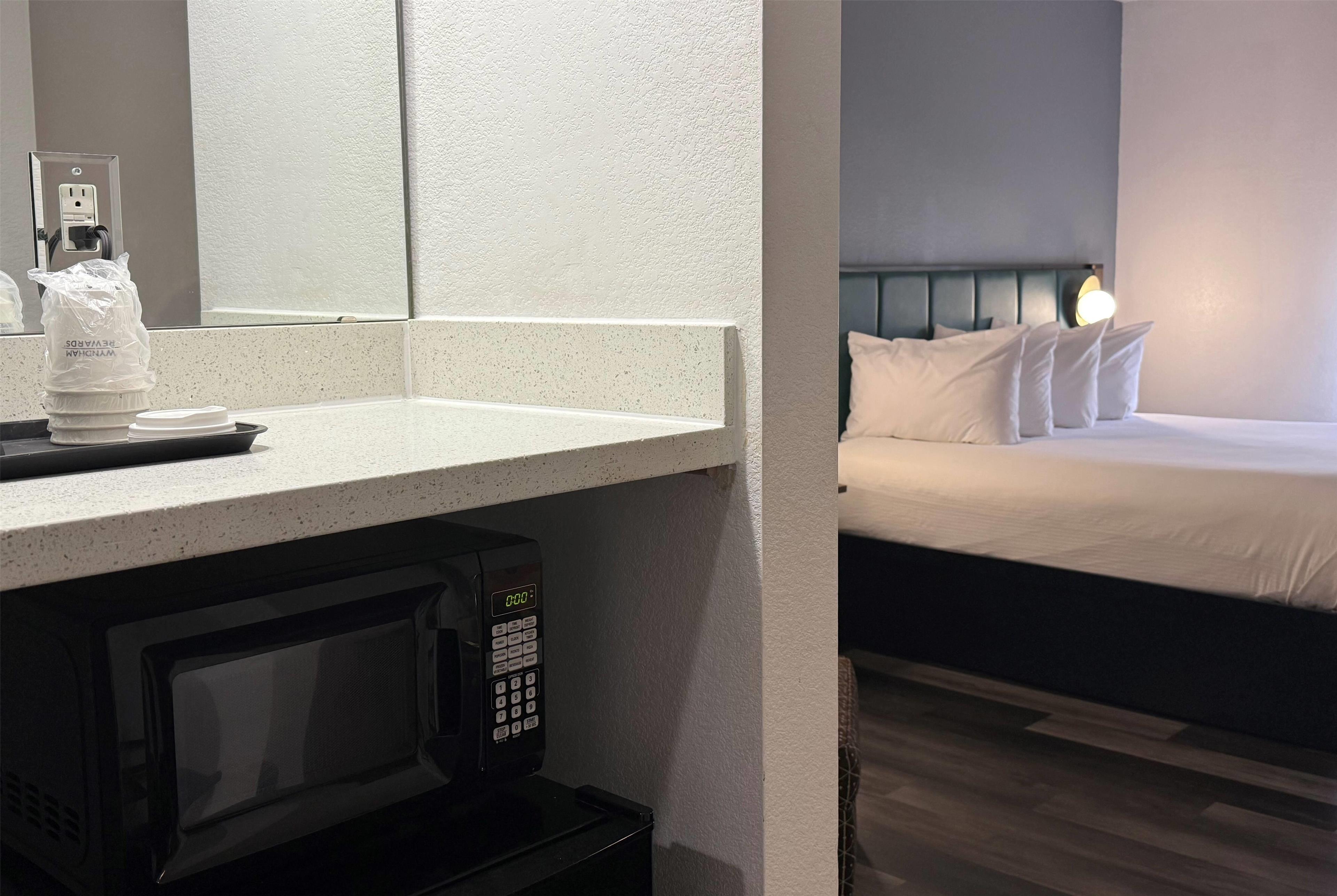 غرفة بسرير كينج لذوي الإعاقة، Wingate by Wyndham Indianapolis Airport-Rockville Rd 7/7