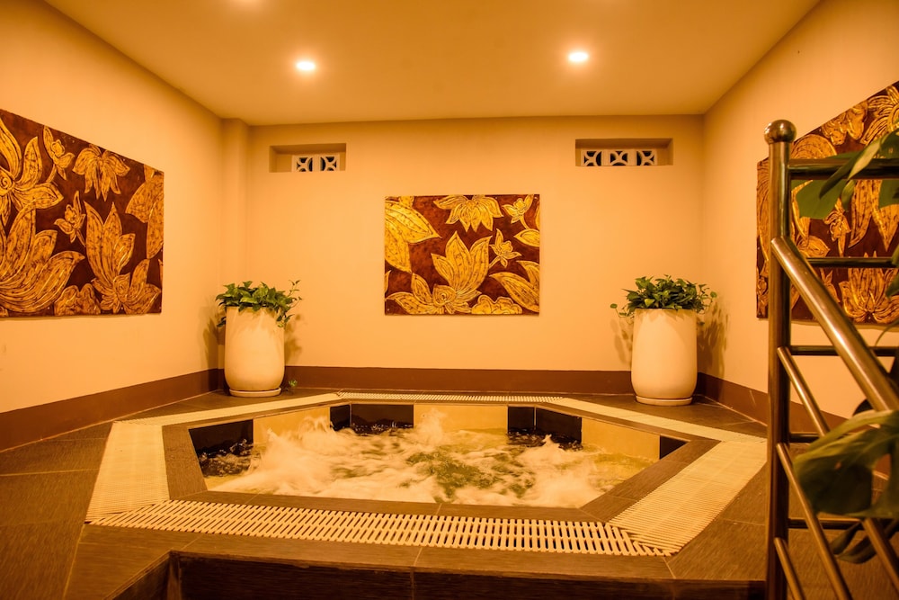 swimming pool spa
