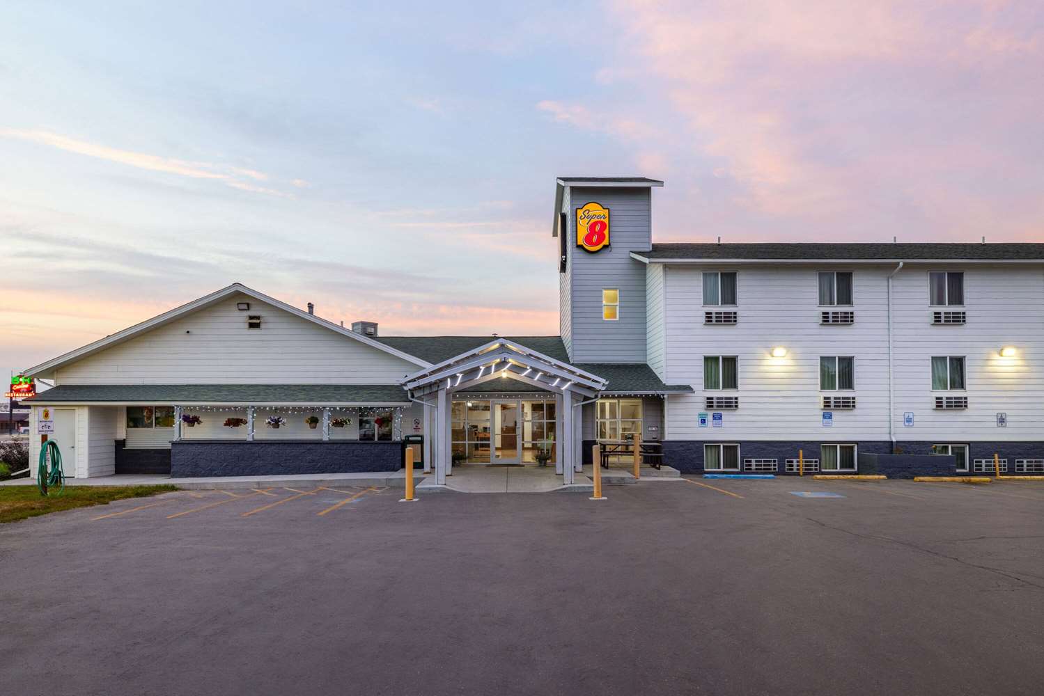 Super 8 By Wyndham Belgrade/Bozeman Airport 1/35