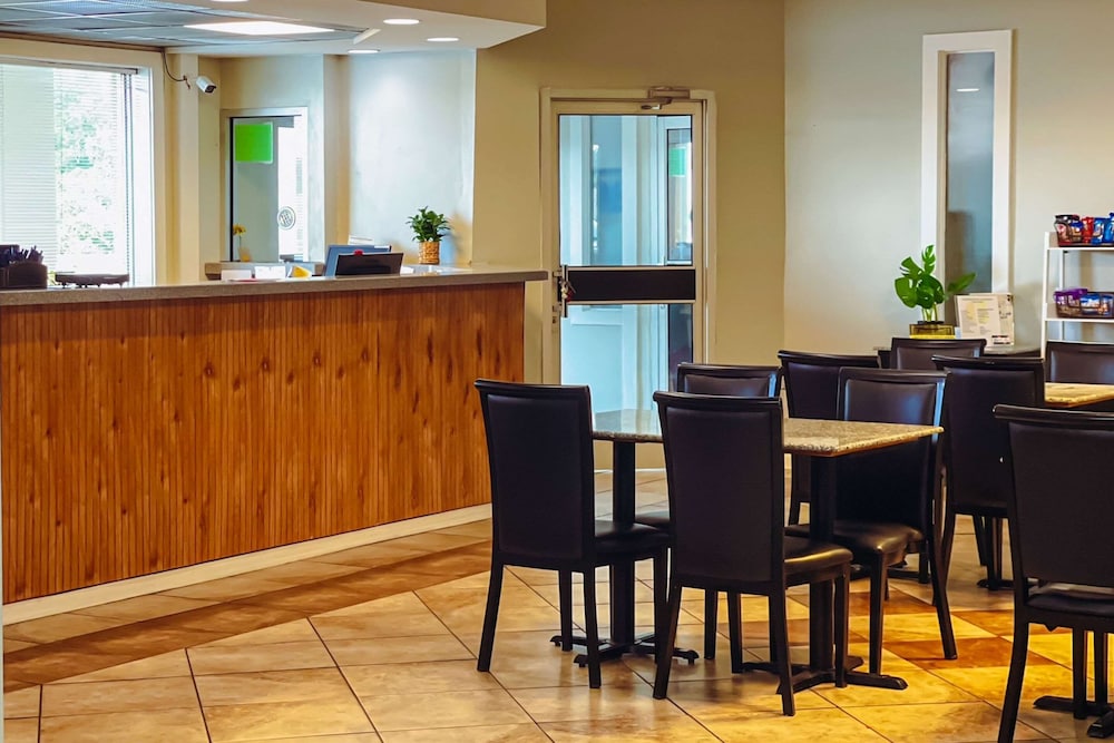 Baymont by Wyndham Lumberton NC 40/52