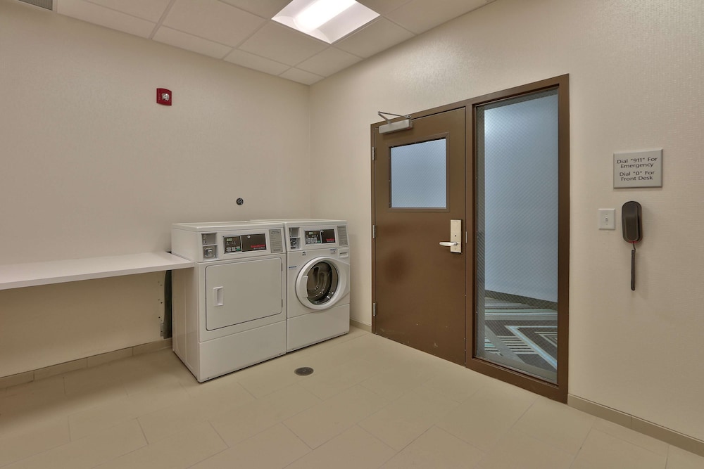 Hampton Inn and Suites Artesia 18/46