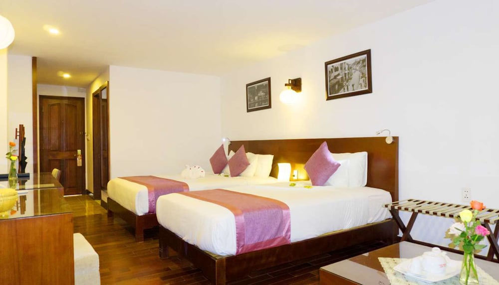 Vinh Hung Riverside Resort 10/78
