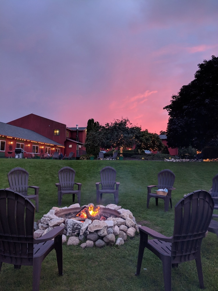 Cedar Hill Lodge 62/64