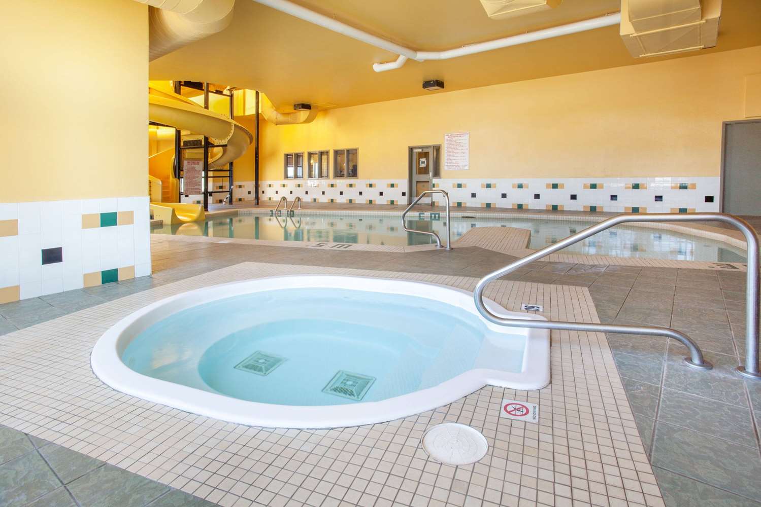 Super 8 By Wyndham Truro Ns 12/26