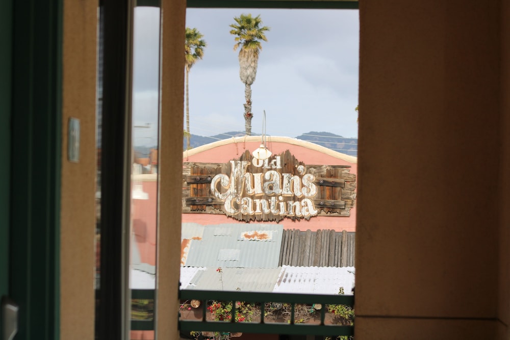 Dune Surfer Inn 6/57