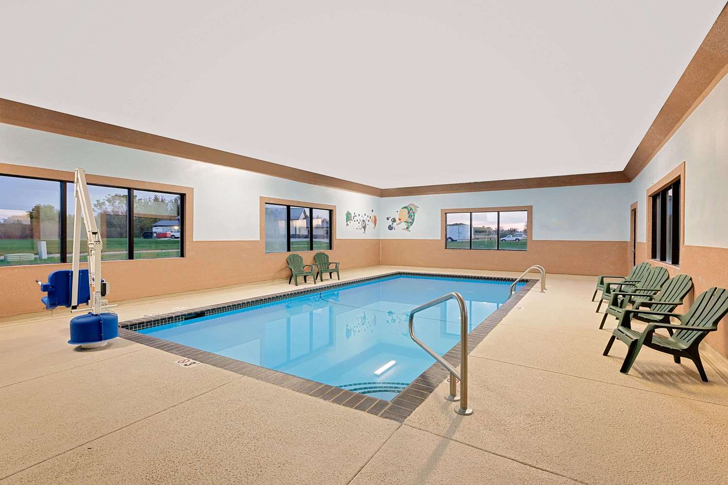 Howard Johnson By Wyndham Waterloo/Cedar Falls 14/25