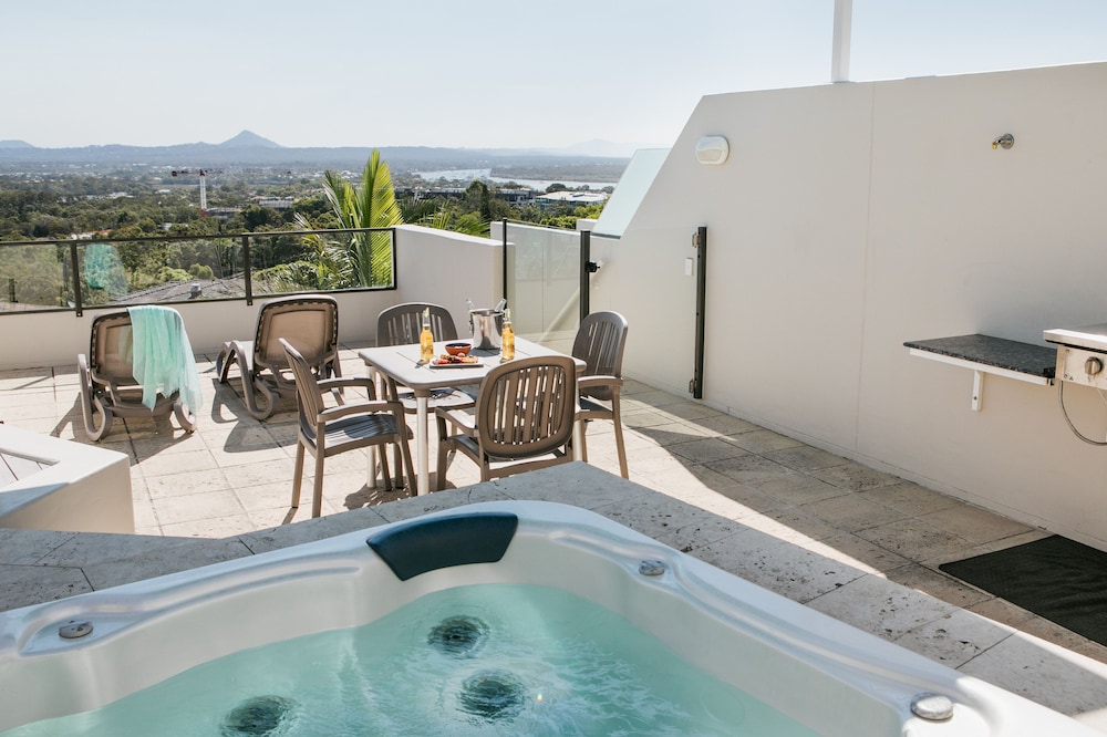 NOOSA BLUE RESORT 38/76