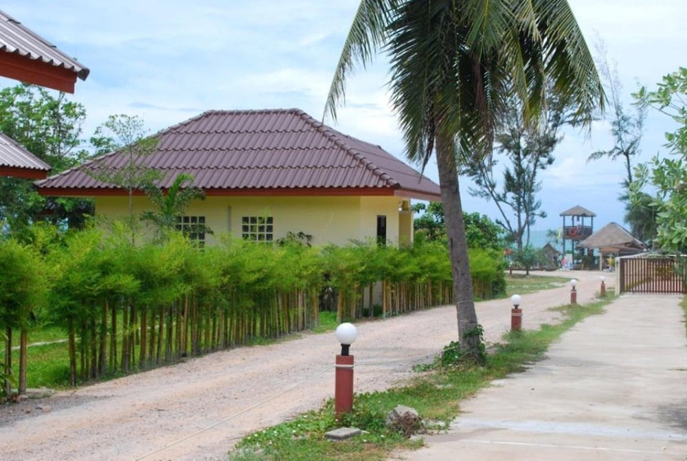 Bamboo Resort 39/41