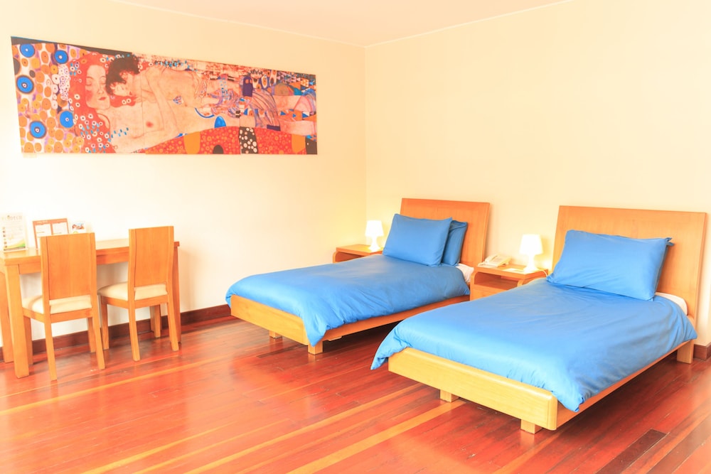 Hotel Casa Deco 7/25