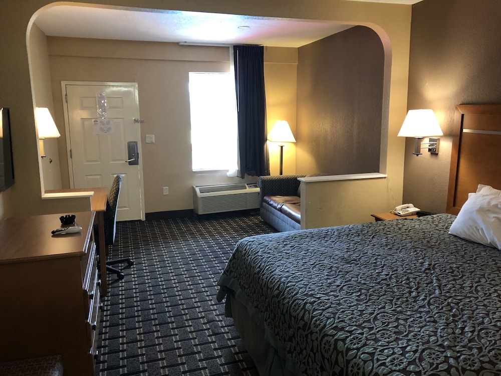 Days Inn By Wyndham Columbus 11/54