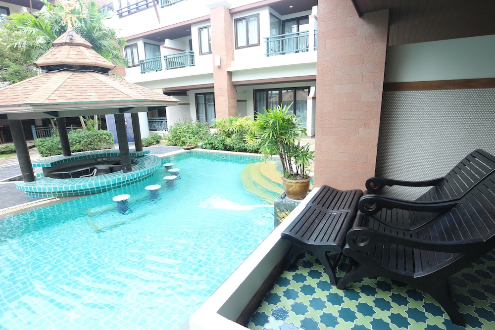 P P Palmtree Resort 38/50
