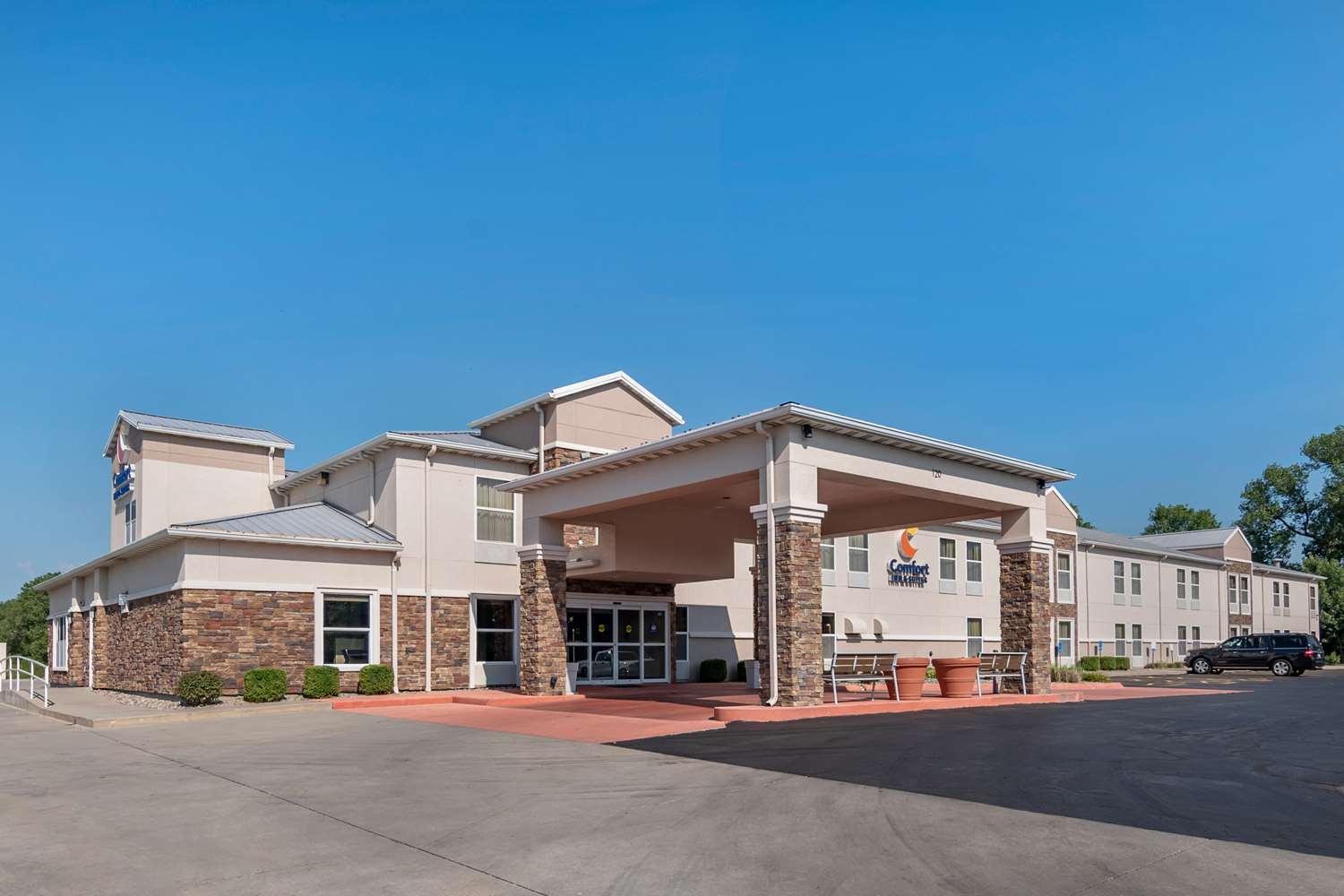 Comfort Inn and Suites Junction City Near Fort Riley 1/12