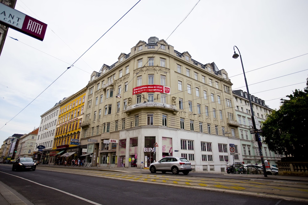 PENSION BARON AM SCHOTTENTOR HOTEL 45/50