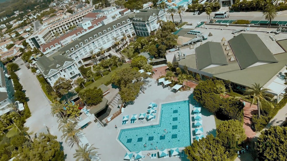 Lucida Beach Hotel 33/37