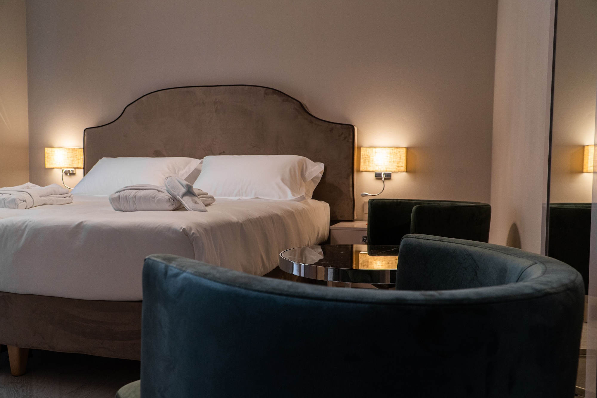 SUPERIOR, DOUBLE OR TWIN BED