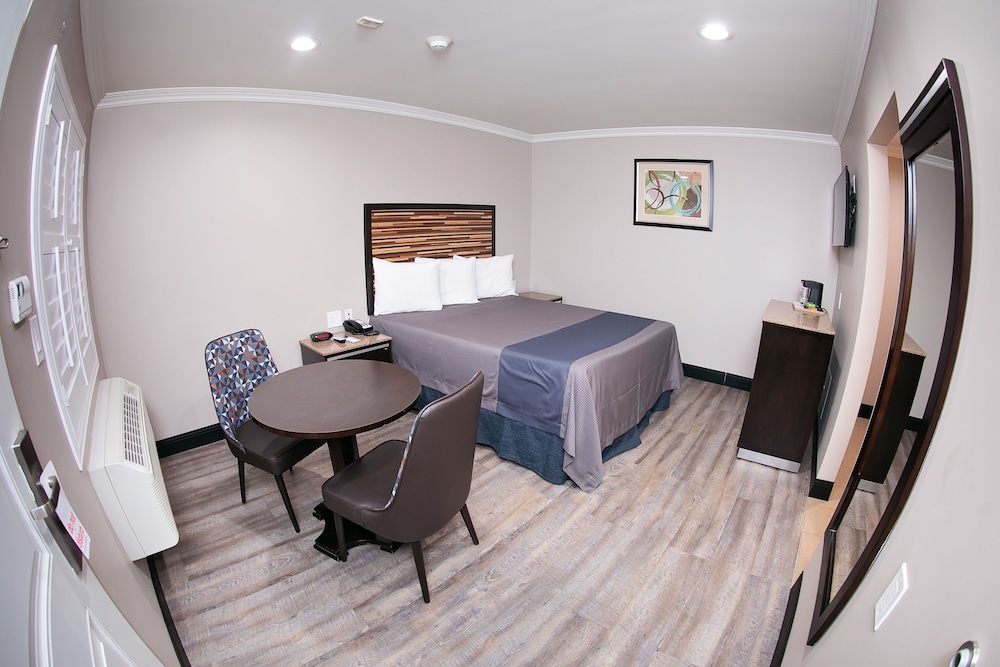 Diamond Bell Inn And Suites 40/54