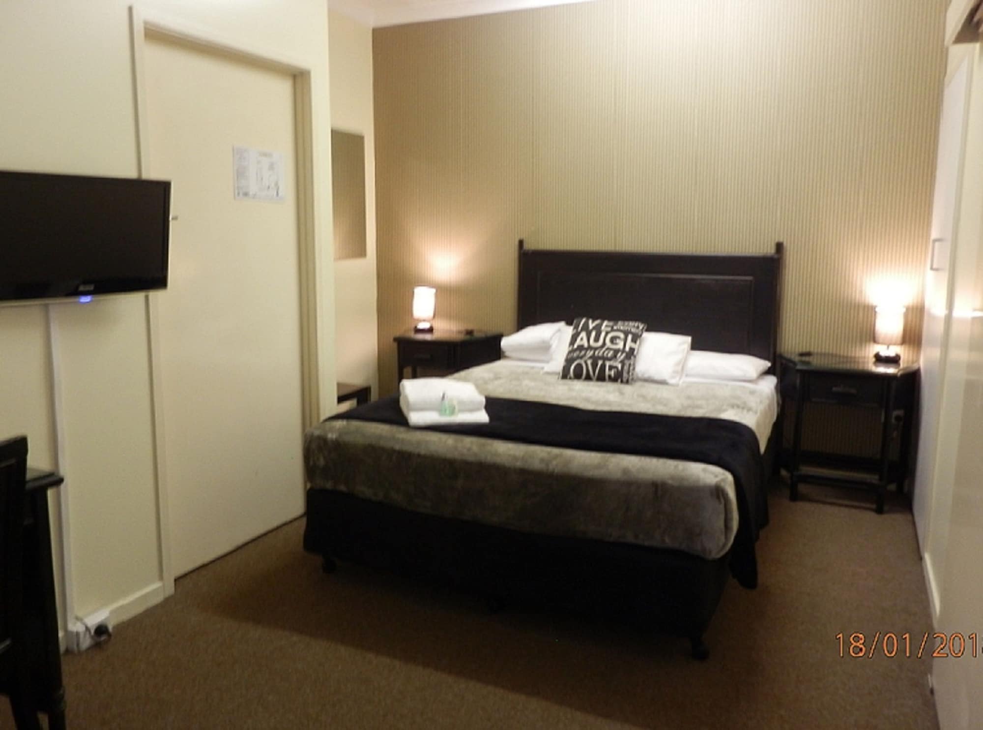 SUITE, QUEEN BED