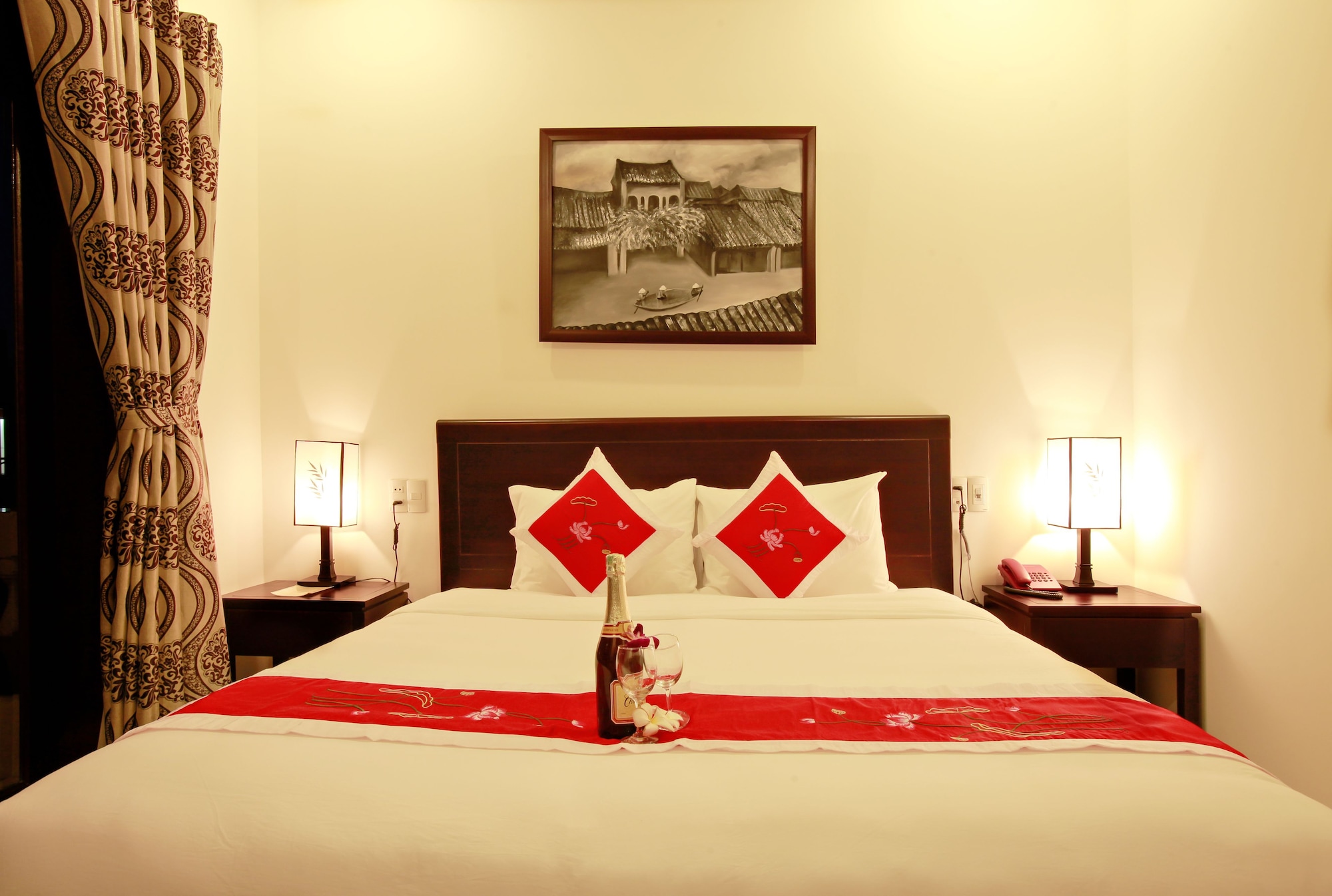 DELUXE, DOUBLE BED
