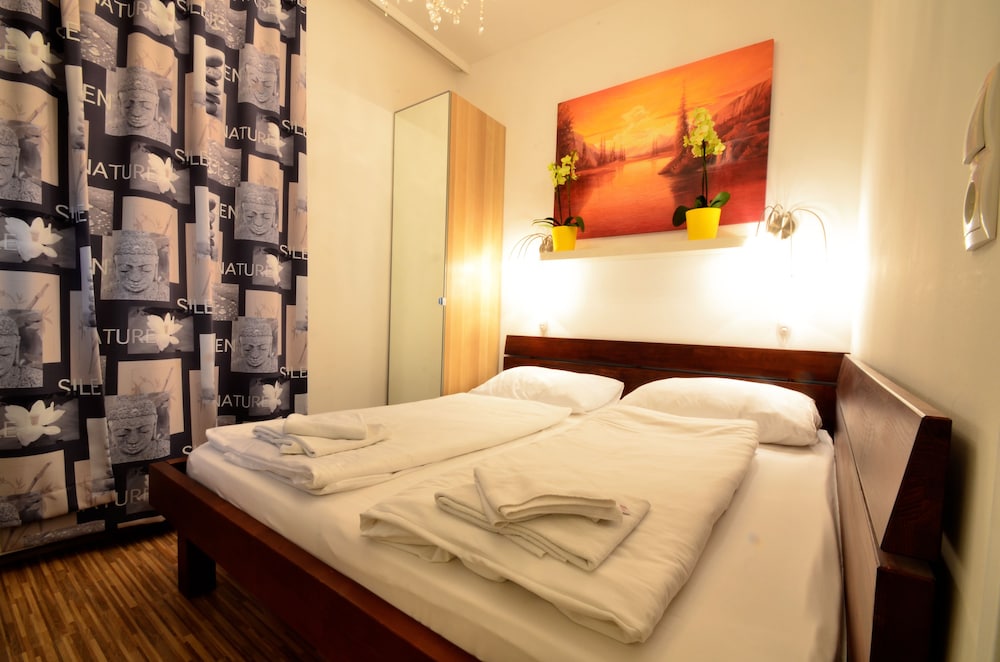 BASIC, DOUBLE OR TWIN BED