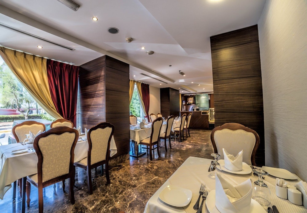 restaurant cafeteria