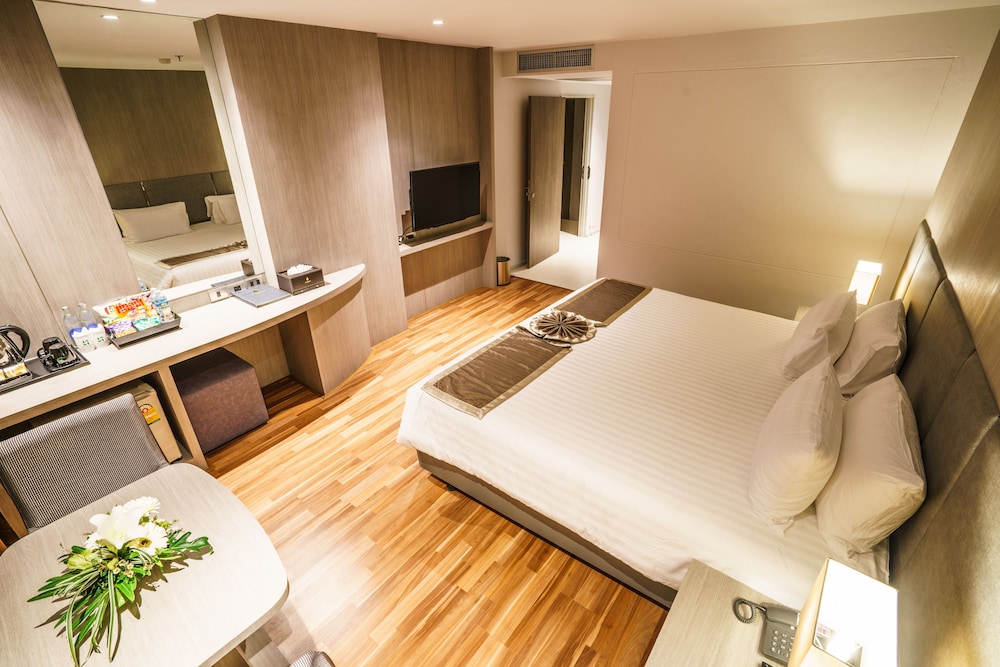 New Season Square Hotel 17/39
