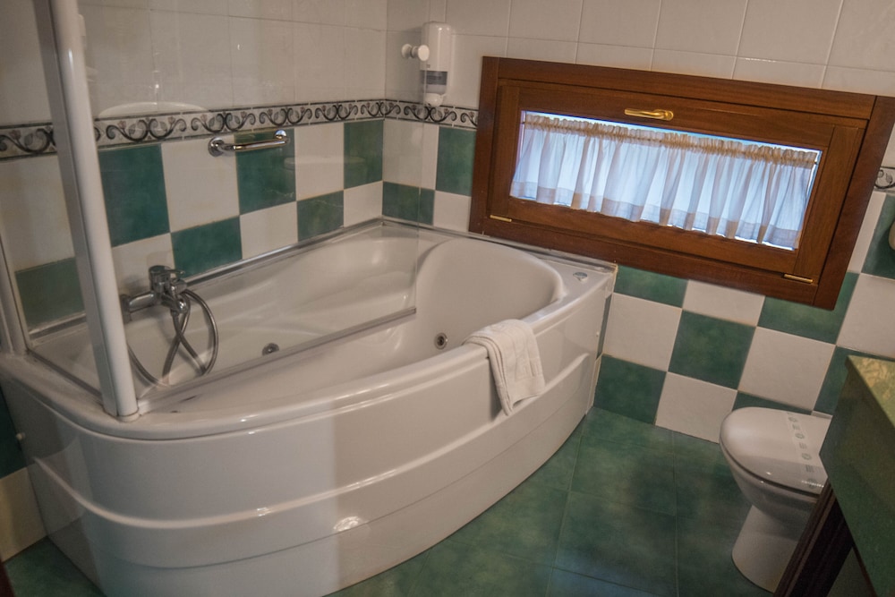 Gran Hotel Cela 24/64