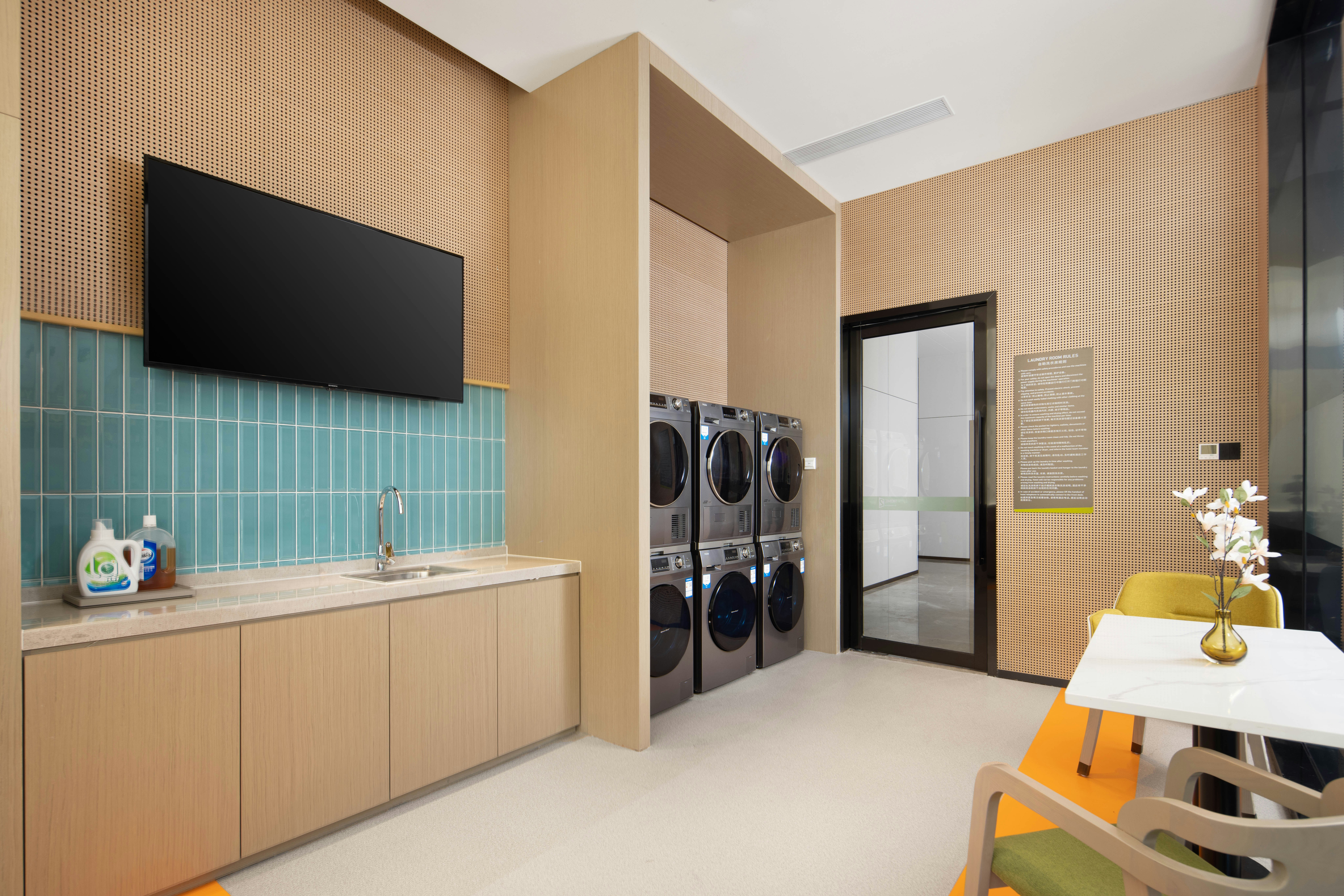 HOME2 SUITES BY HILTON XingWen YiBin 28/32