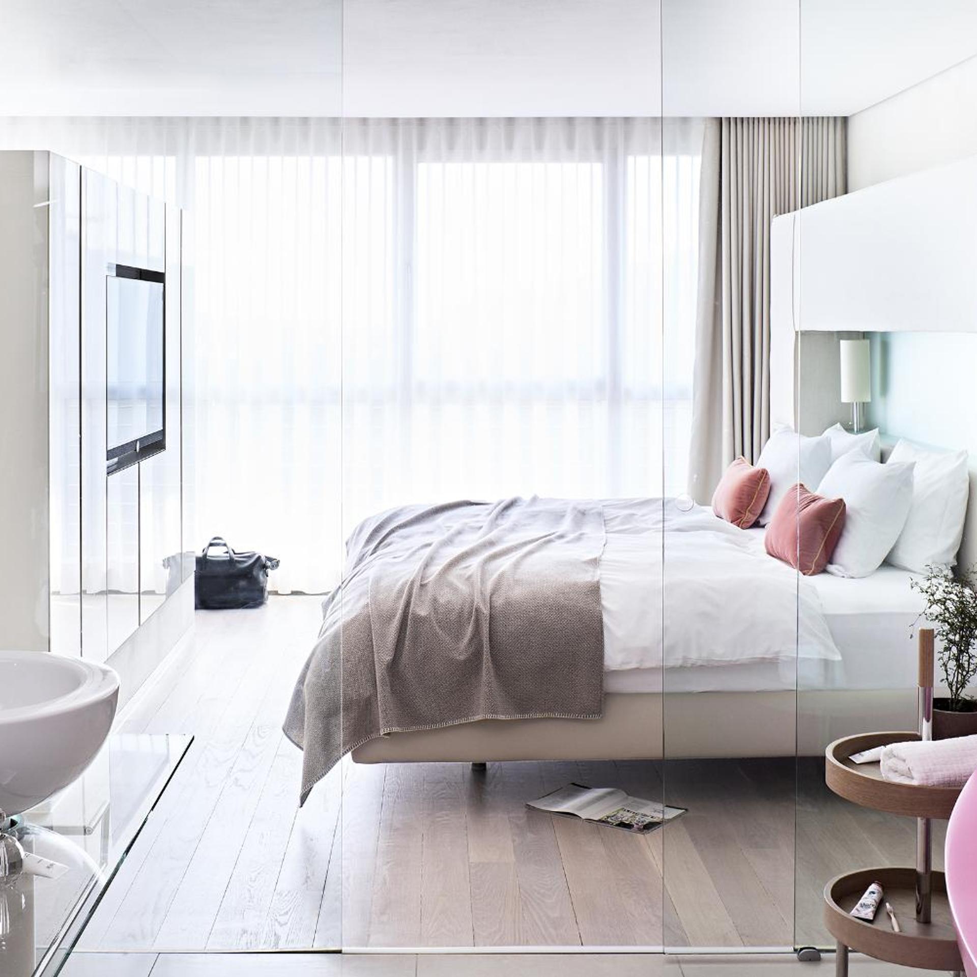 Suite, King Bed, Side View