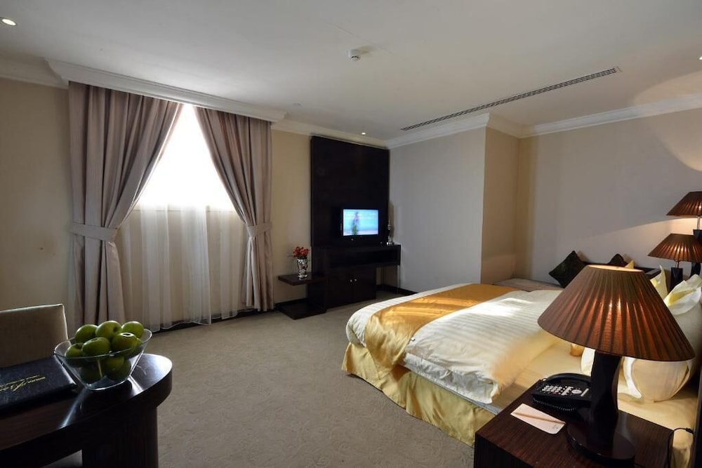 2 Bedrooms, Suite, King and Twin Beds, 2 Bathrooms، فندق بودل المجمعة(Boudl Al Majmaa) 3/3