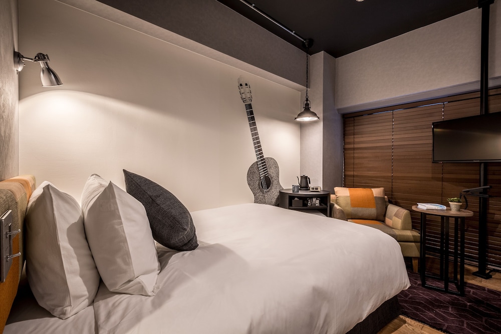 MODERATE, DOUBLE BED