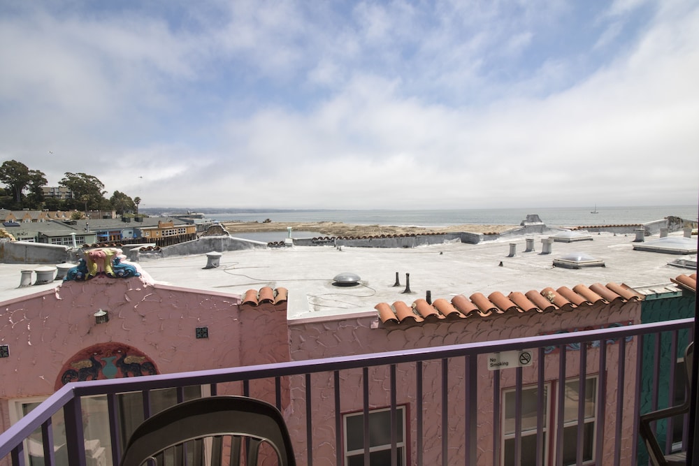 Capitola Venetian Hotel 57/60