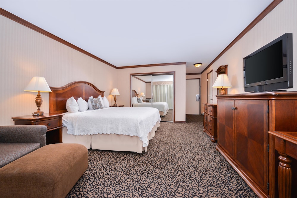 Best Western Edgewater Resort 12/46