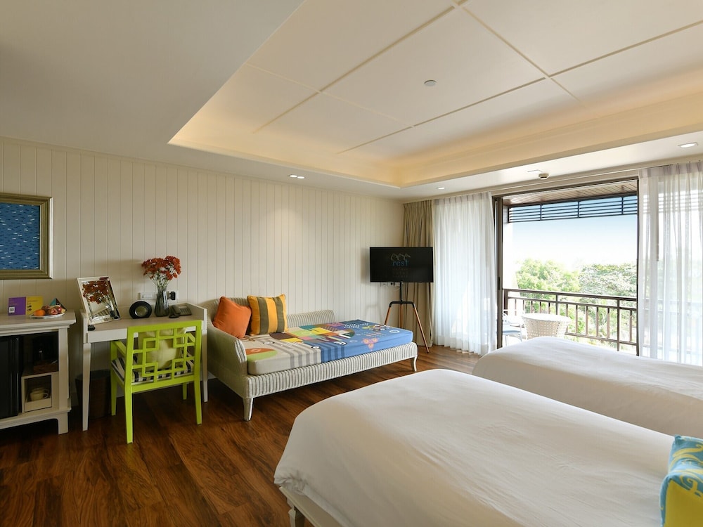 King Bed, Balcony