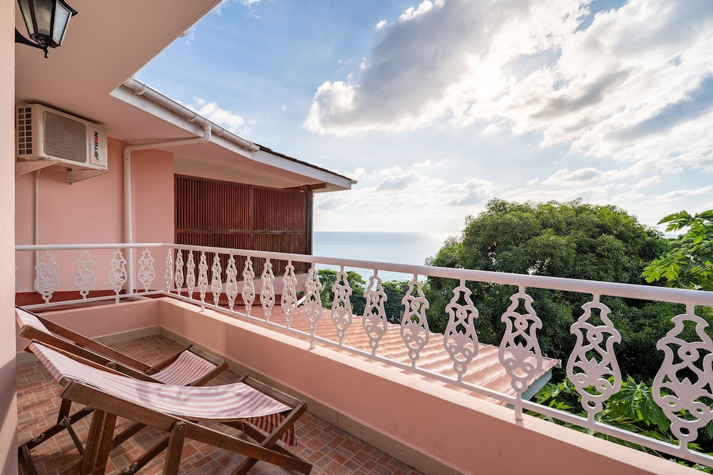 Glacis Heights Villa 2/50