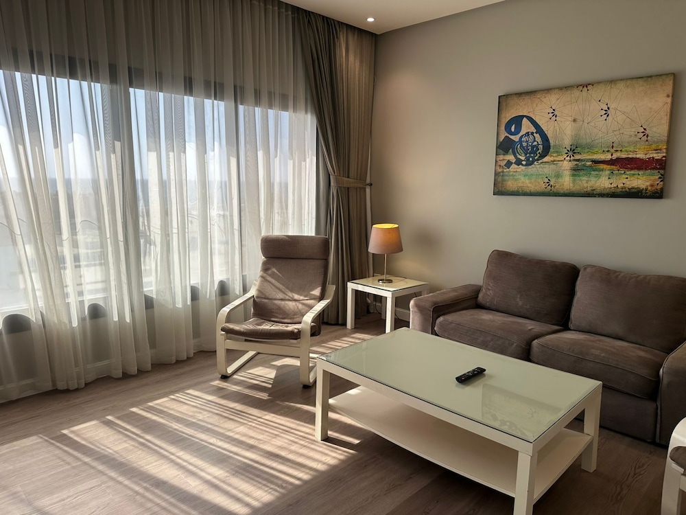 كورنيش لورين سويتس(Loren Suites Corniche) 28/50