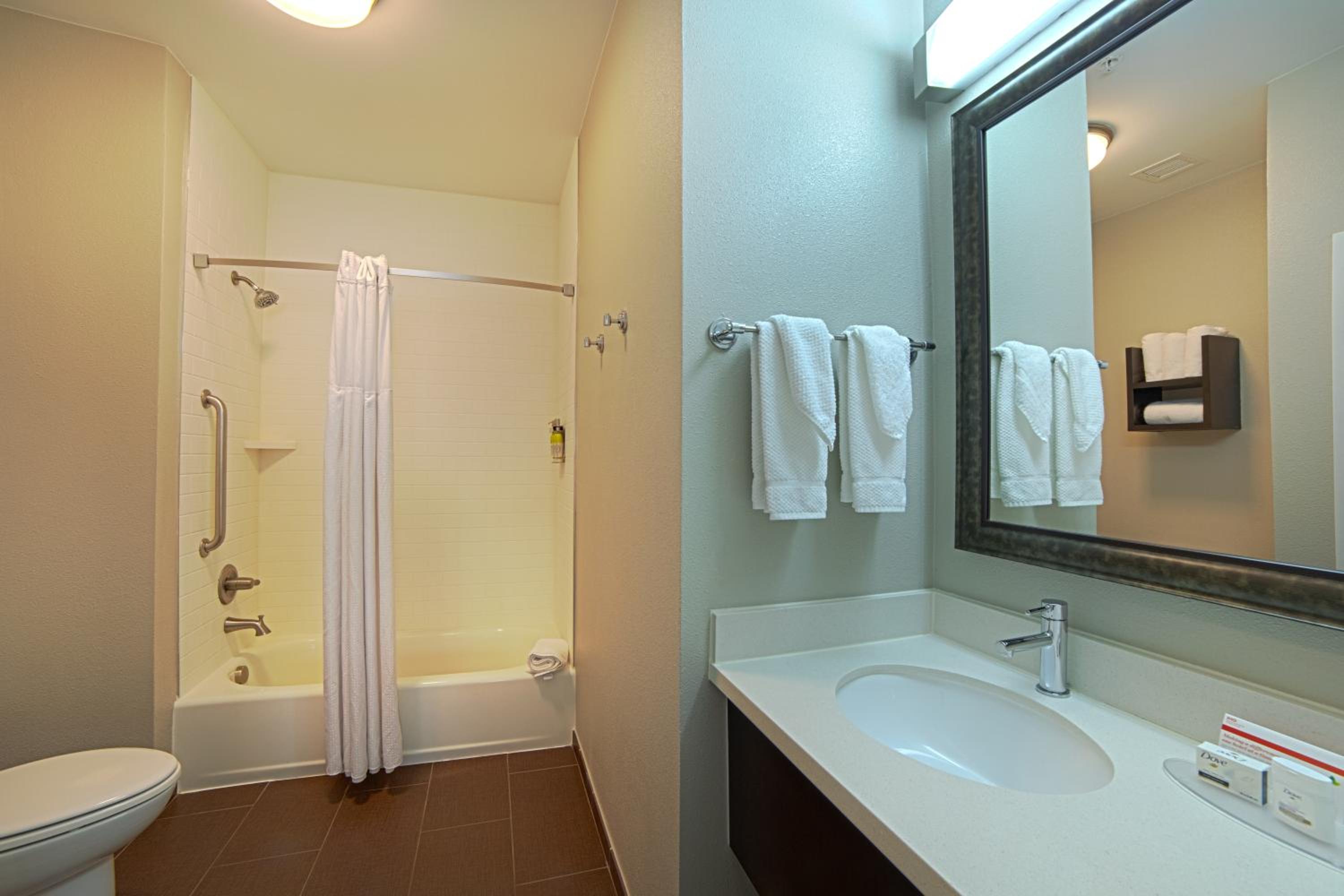 2 Bedrooms, Suite, 2 Bathrooms, Accessible، Staybridge Suites Houston-Nasa/Clear Lake 3/10