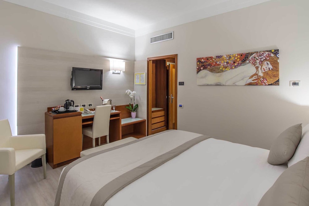 SUPERIOR, DOUBLE OR TWIN BED