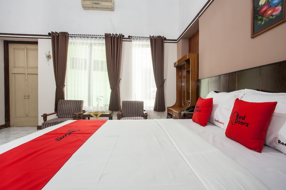 Reddoorz Near Balai Kota Malang 2/17