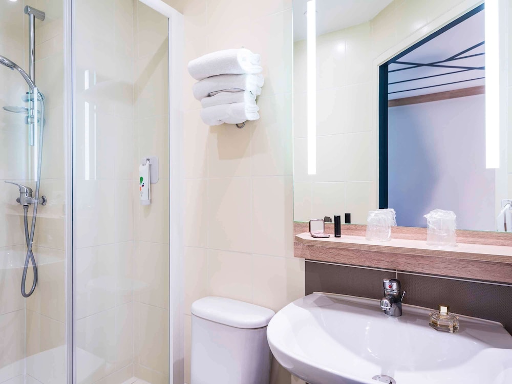 Ibis Styles Rouen Val-de-Reuil 17/78