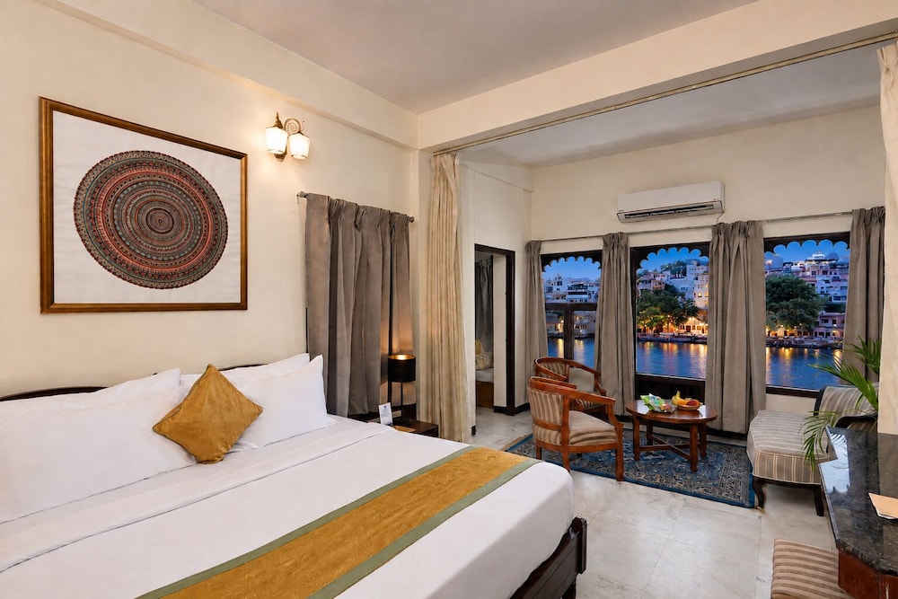 Hotel Sarovar 13/50