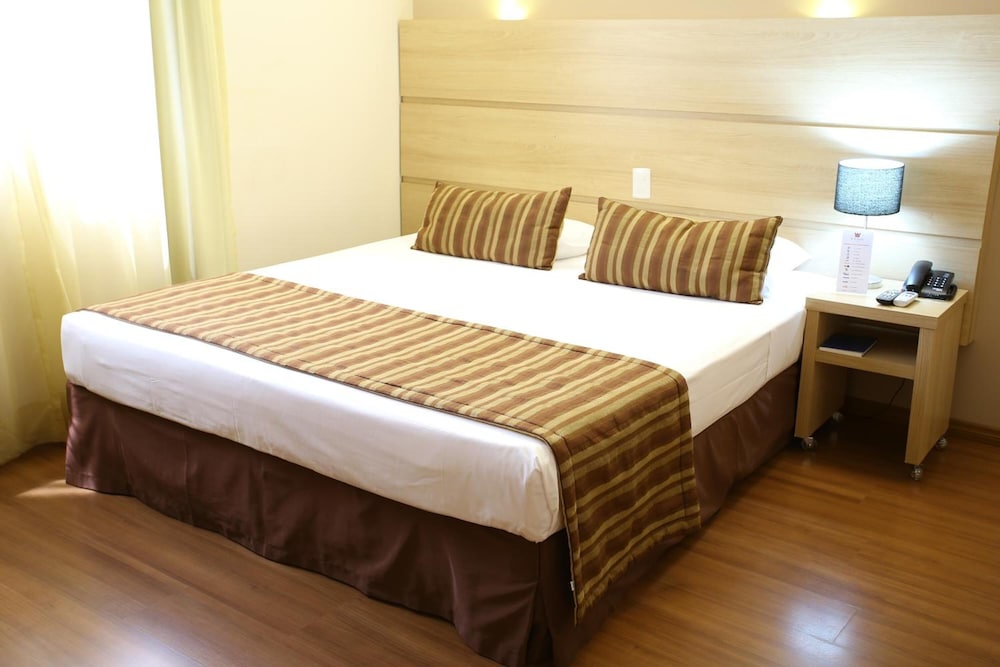 Faro Hotel 12/50