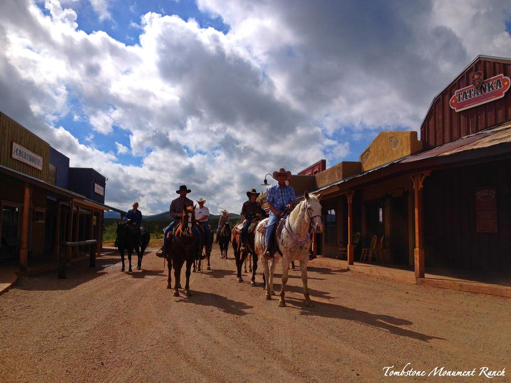 Tombstone Monument Ranch 30/35
