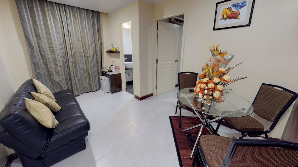 37th Crescent Hotel 29/50