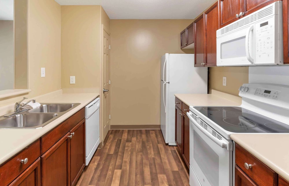 Extended Stay America Suites Phoenix Midtown 50/50