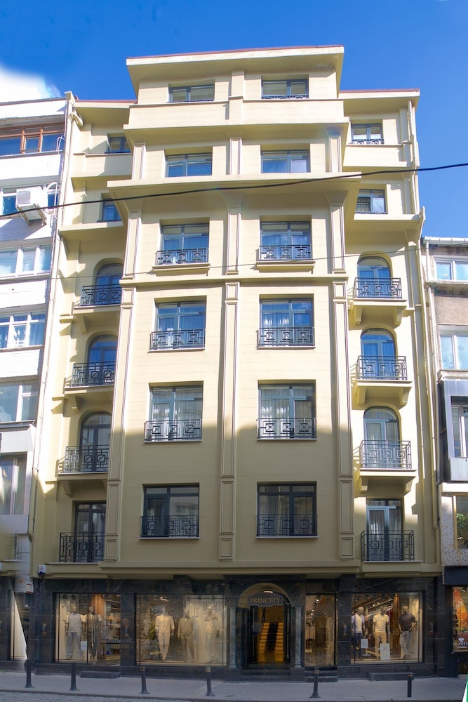 Princely Suites 3/50