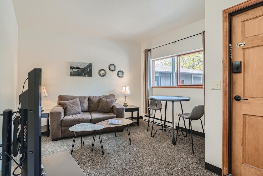 JC Suites 24/43